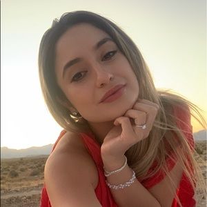 Meet your Posher, Anai